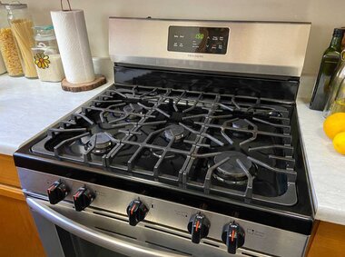 Stove's Surface Element Doesn't Work or Won't Turn Off